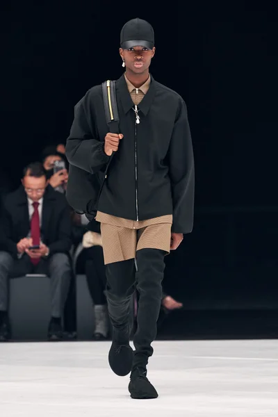 Look 15